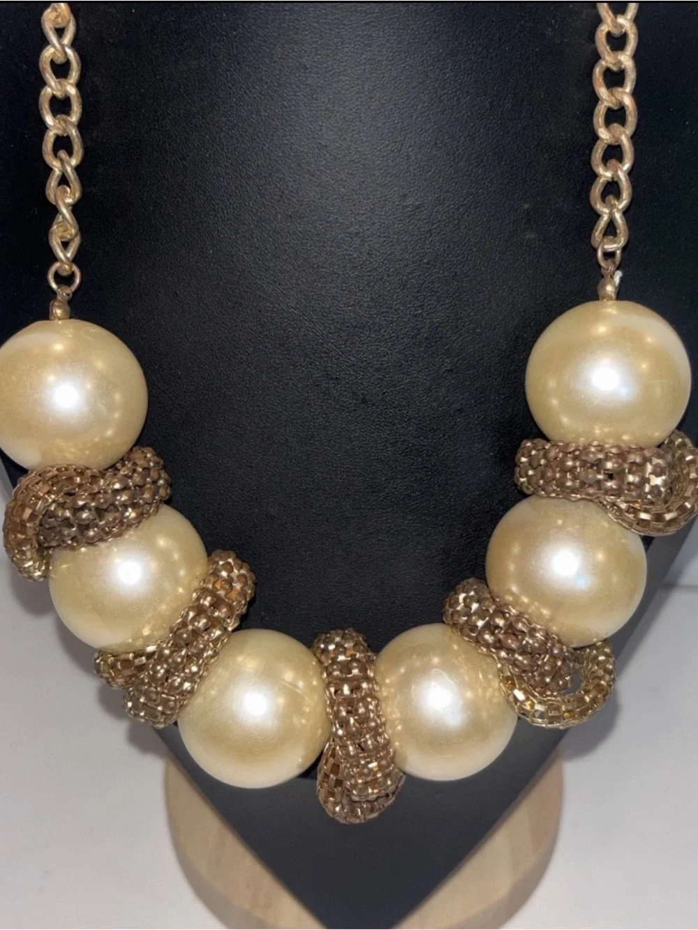 Vintage 80s‎ Hugh Chunky Runway Faux Pearl Gold Tone Mesh Snake Chain Necklace